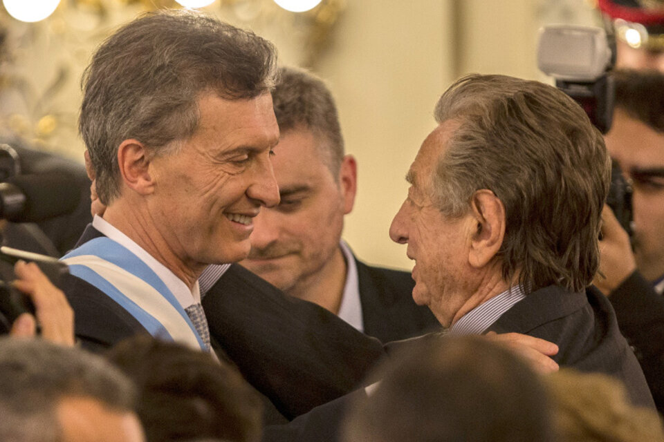El presidente Mauricio Macri y su padre Franco, durante la asunción presidencial.