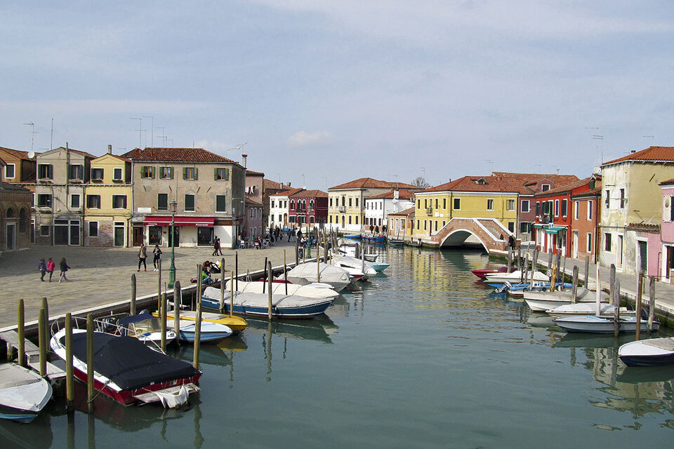 En las islas venecianas, las lanchas son el principal medio de transporte junto con los vaporetti. (Fuente: Sebastián Benedetti)