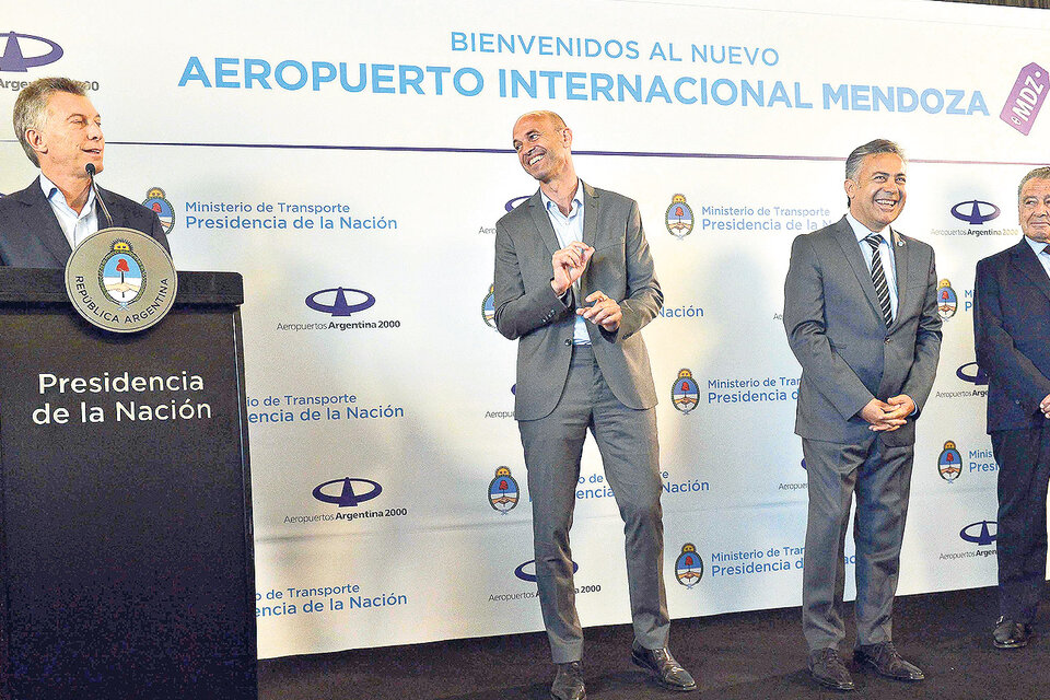 Tras la derrota, Macri viajó a Mendoza para inaugurar un aeropuerto. (Fuente: DyN)