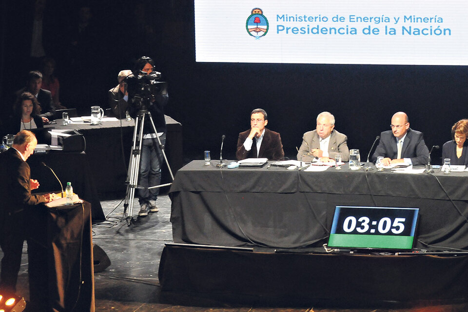 Alejandro Amor, defensor del Pueblo porteño, reclamó en la audiencia que las empresas cumplan con las inversiones. (Fuente: Télam)