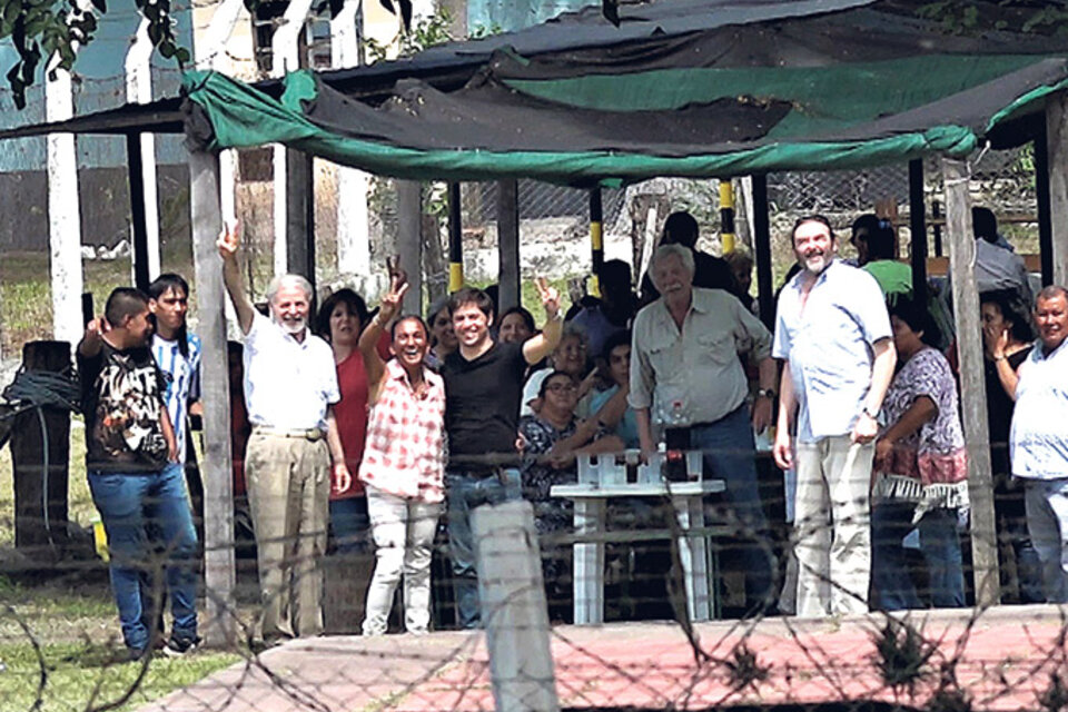 Kicillof, Santillán y un grupo de científicos visitaron a Sala.