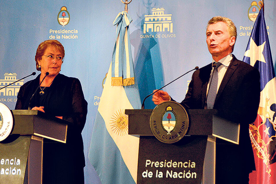 Michelle Bachelet y Mauricio Macri compartieron una conferencia de prensa en la quinta de Olivos. (Fuente: DyN)