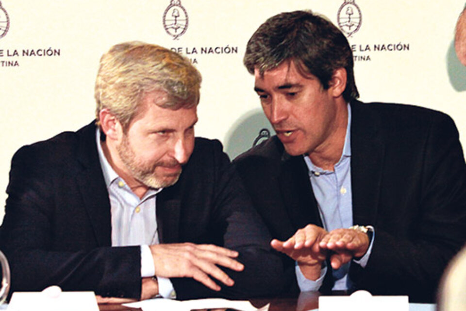 El ministro Rogelio Frigerio y el secretario de Asuntos Políticos, Adrián Pérez. (Fuente: Jorge Larrosa)