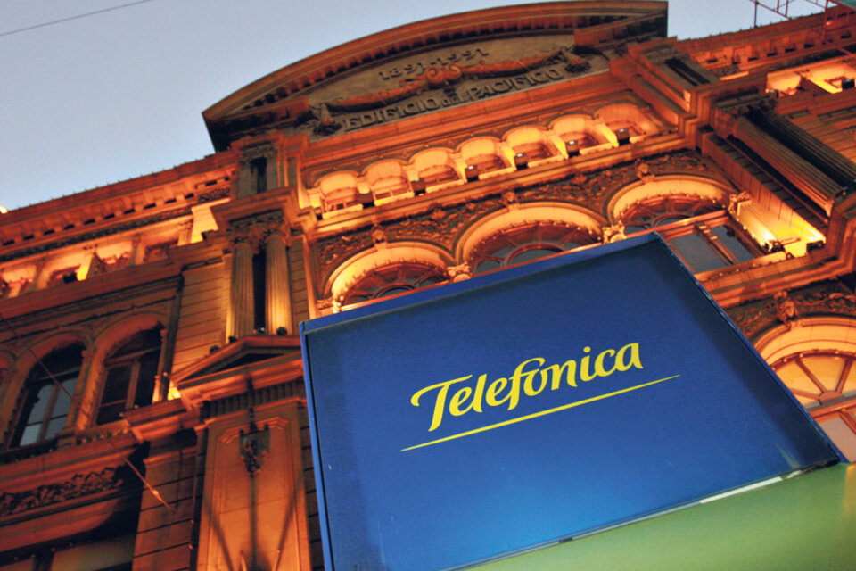 Telefónica afirma que el decreto que saldría antes de fin de año busca favorecer a Clarín. (Fuente: Leandro Teysseire)