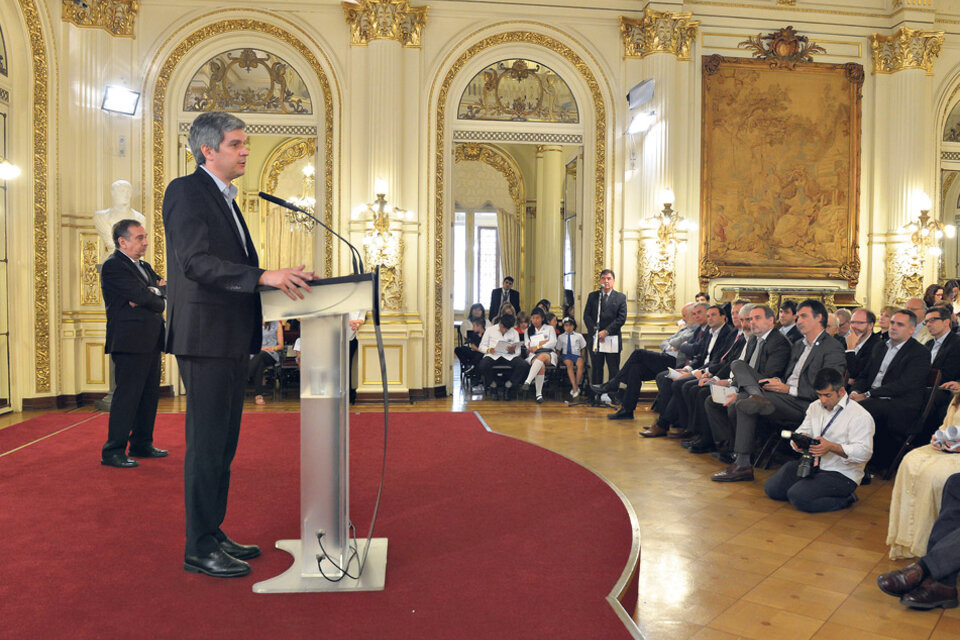 El jefe de Gabinete encabezó el acto en representación del Presidente, que estaba en la Casa Rosada. 