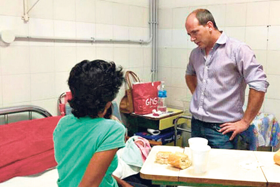 El diputado Luis Solana visitó a la niña en el hospital y se comprometió a seguir el caso judicial.