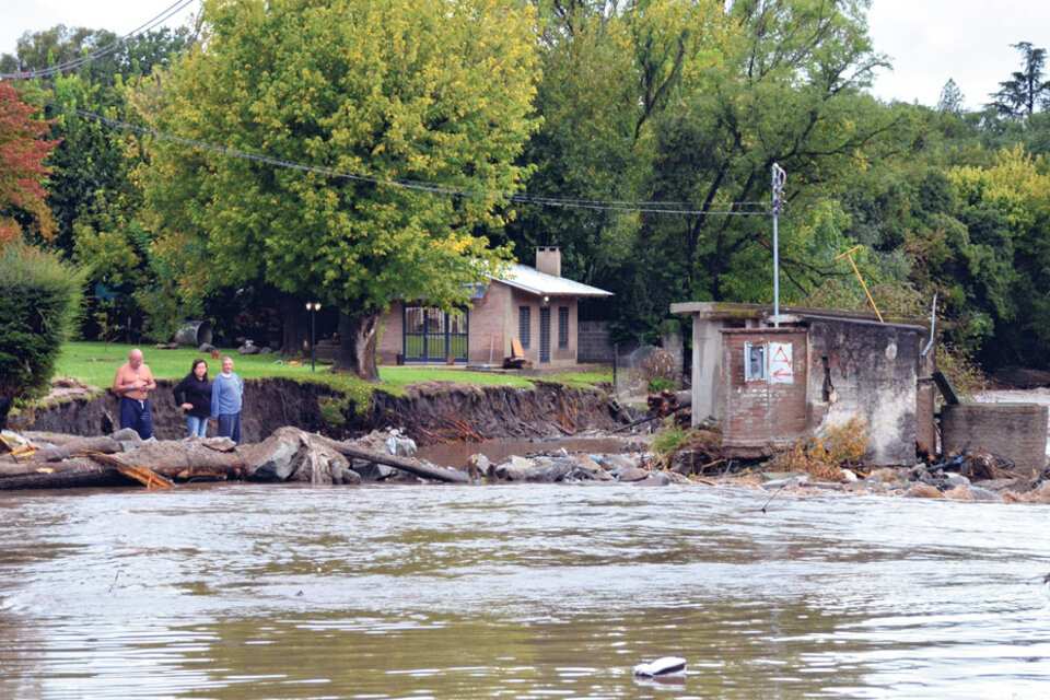 Inundaciones en el río Unquillo, en 2015: el desmonte ya provocó daños ambientales. (Fuente: Télam)