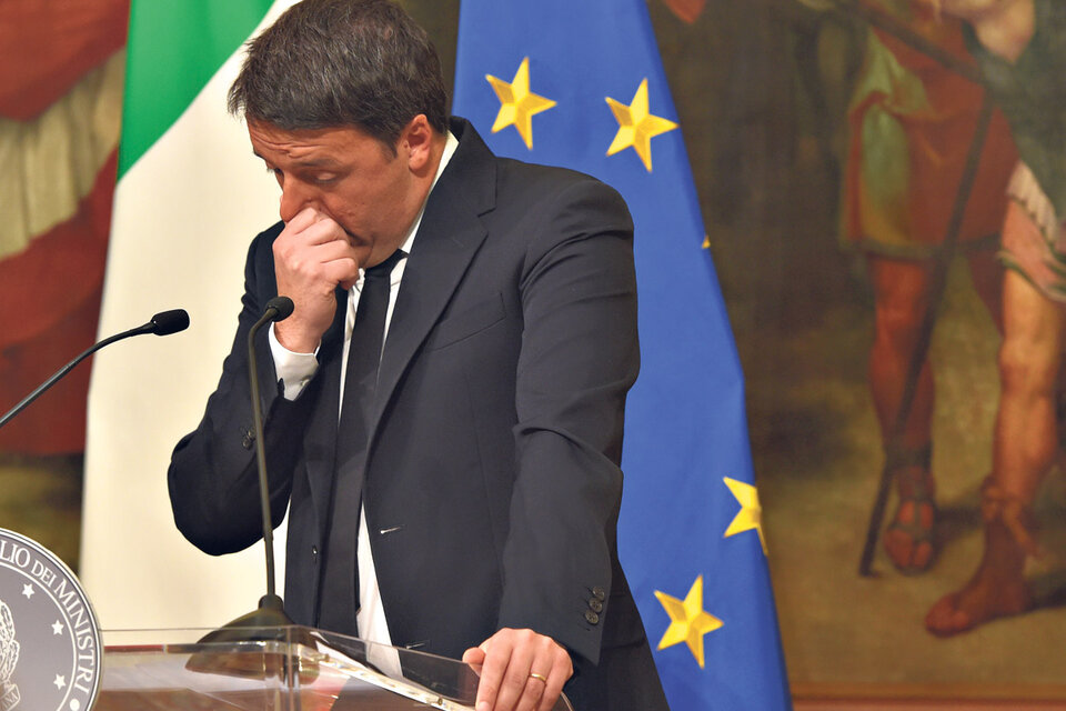 “Perdí y soy yo el que dejo libre mi lugar. Mi experiencia en el gobierno terminó”, dijo Renzi. (Fuente: AFP)