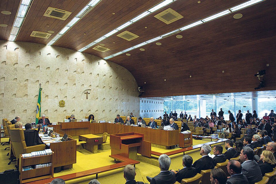 El Tribunal Supremo de Brasil inició una sesión en la que definirá la suerte de Calheiros, presidente del Senado. (Fuente: EFE)