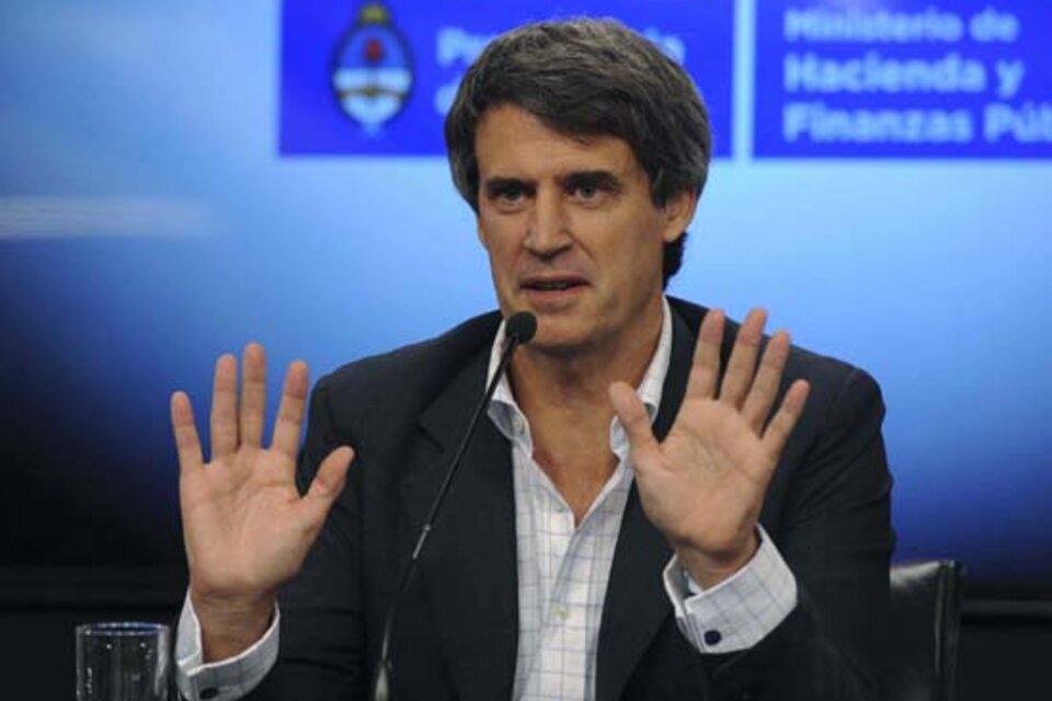 La renuncia de Prat Gay se suma a la de Isela Costantini, extitular de Aerolíneas Argentinas.