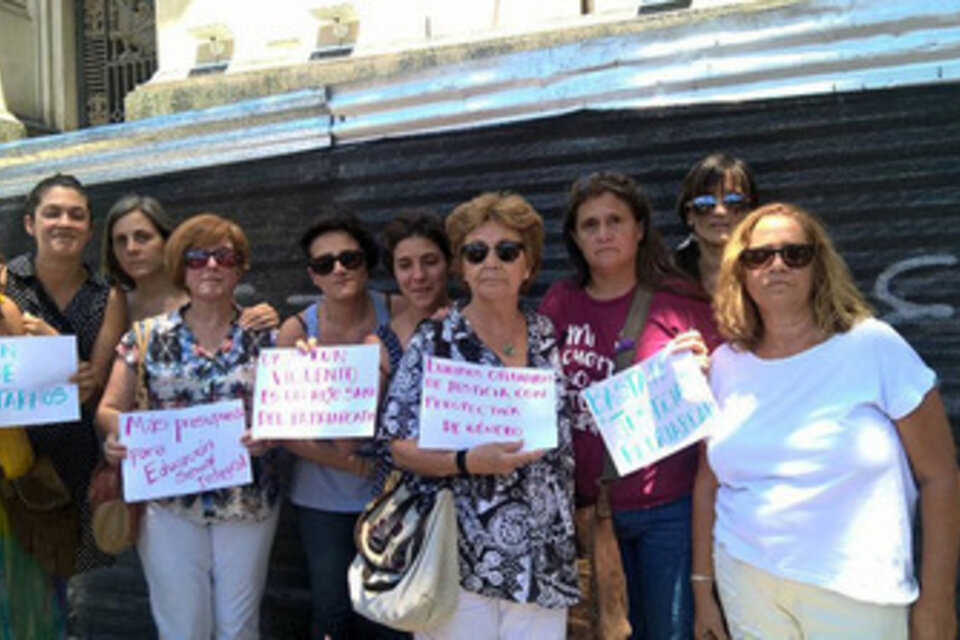 La Multisectorial de Mujeres se movilizó ayer a Tribunales para reclamar respuestas.