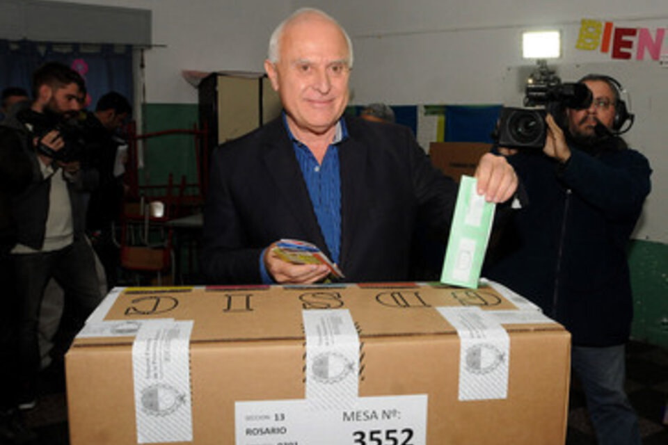 Para Lifschitz es conveniente separar las elecciones provinciales de las nacionales.