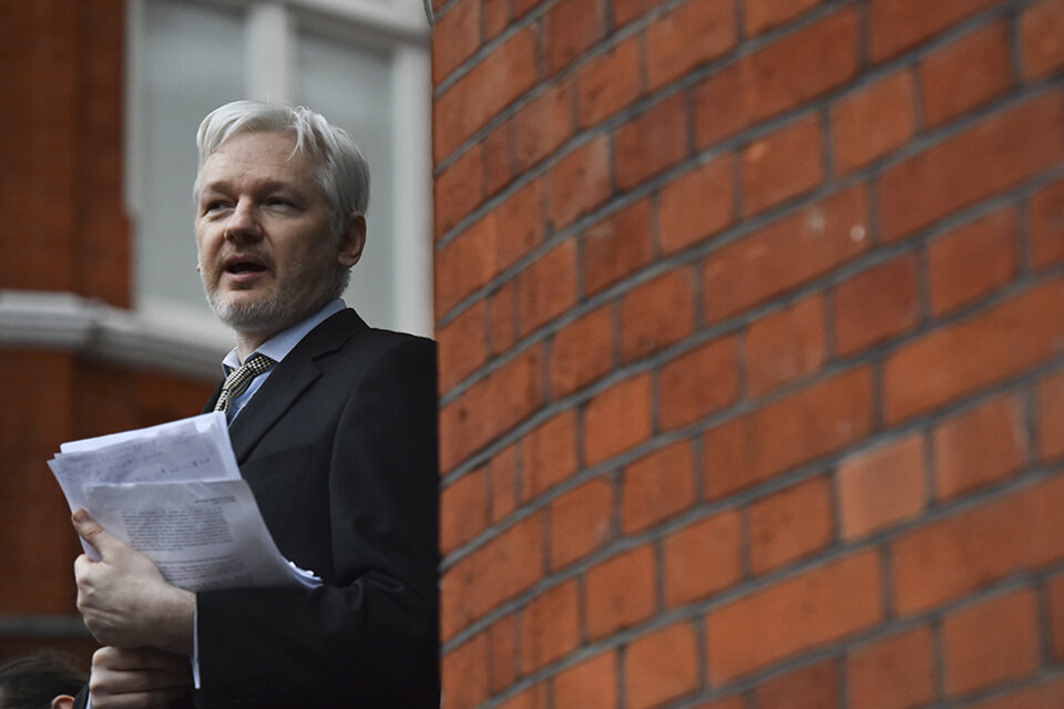 Assange seguirá asilado en la embajada ecuatoriana (Fuente: AFP)