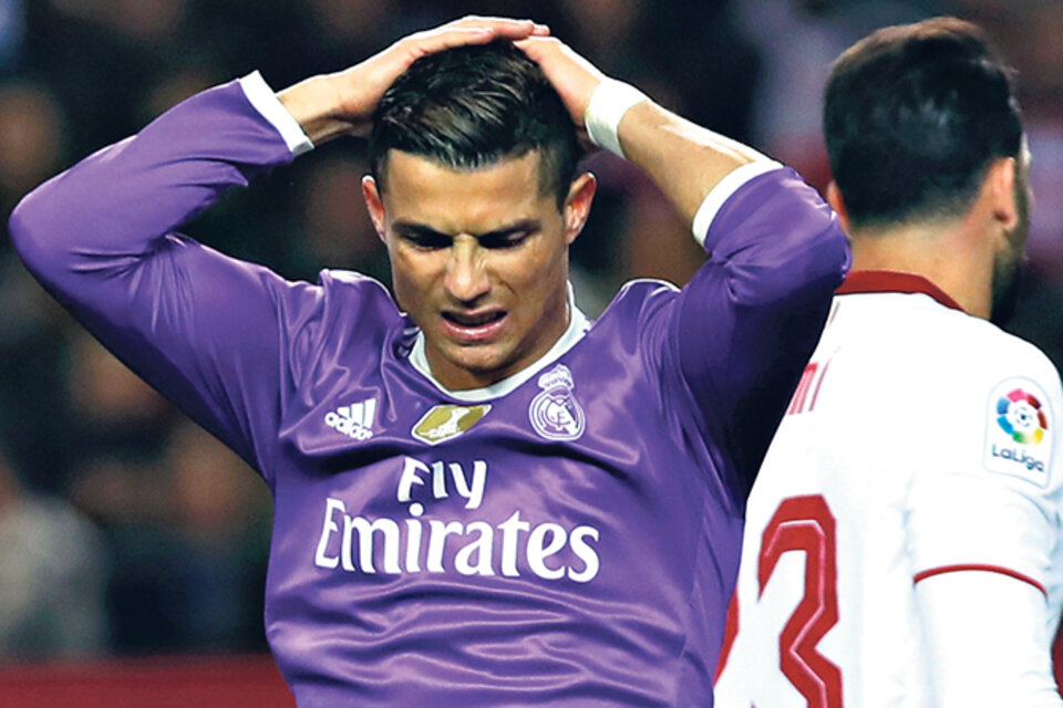 Ronaldo muestra su fastidio por el juego del equipo. (Fuente: EFE)