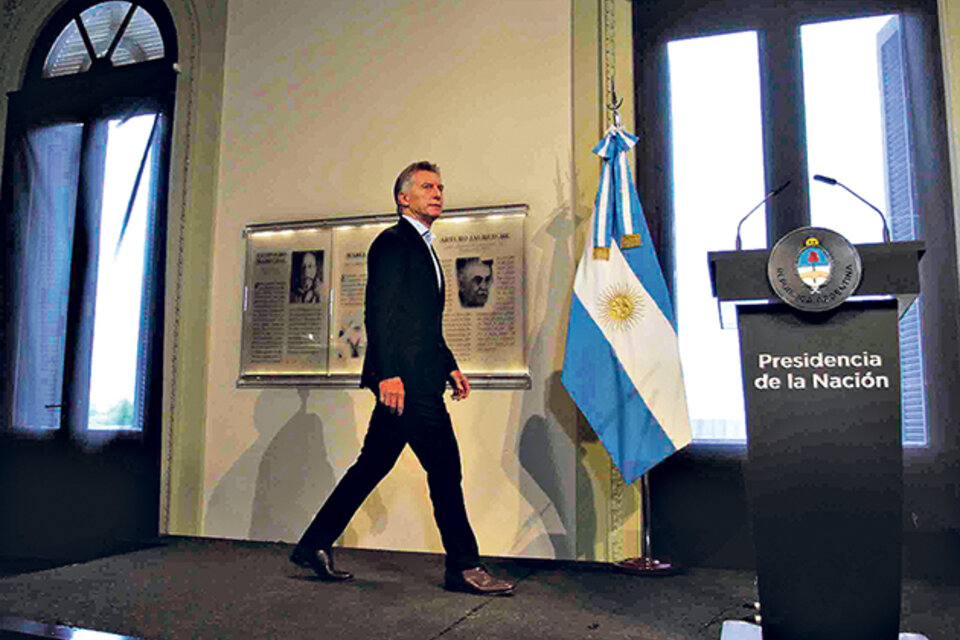 En su primera conferencia de prensa luego de sus vacaciones, Macri defendió a Arribas, Lewis y Morales. (Fuente: DyN)