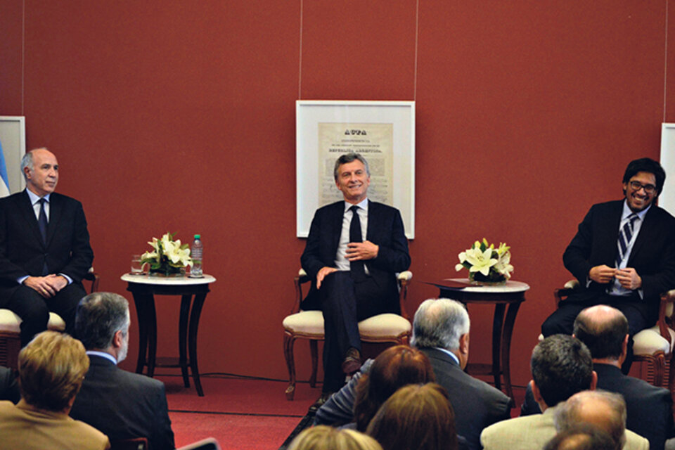 El presidente de la Corte, Ricardo Lorenzetti, el presidente Mauricio Macri y el ministro de Justicia, Germán Garavano. (Fuente: DyN)