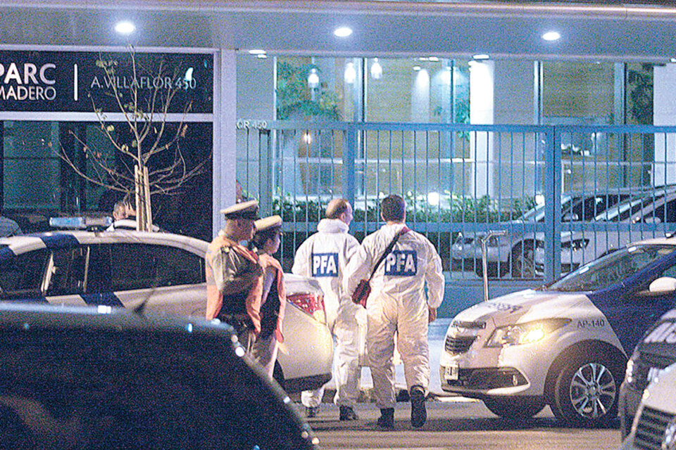 Los investigadores llegaron al departamento de Nisman cerca de la medianoche de aquel domingo. (Fuente: AFP)