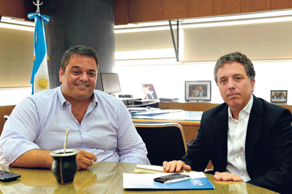 Los ministros Jorge Triacca y Nicolás Dujovne se reunieron ayer para proyectar la reforma laboral. (Fuente: Foto: Twiter Jorge Triaca)