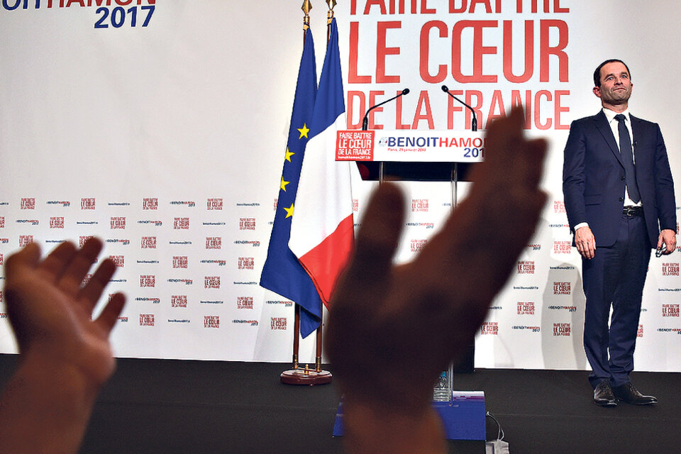 “La izquierda levanta la cabeza y gira hacia el futuro y quiere ganar”, dijo Hamon.  (Fuente: AFP)