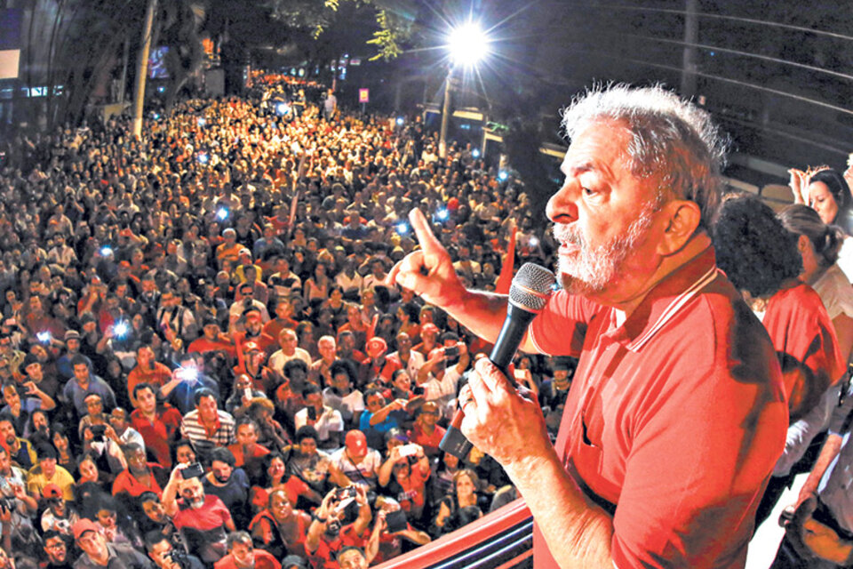 Lula sigue liderando los sondeos de intención de voto para las presidenciales de 2018.