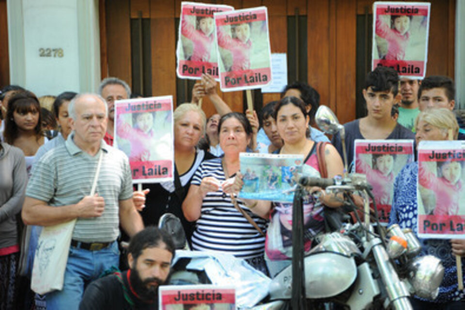 Familiares y vecinos de Layla se movilizaron ayer a la Fiscalía para exigir justicia.  (Fuente: Alberto Gentilcore)
