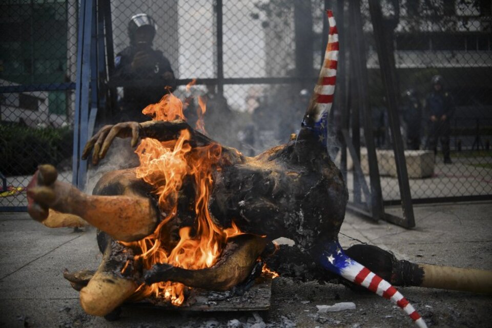 Manifestación del 31 de enero en la embajada estadounidense en México. (Fuente: AFP)