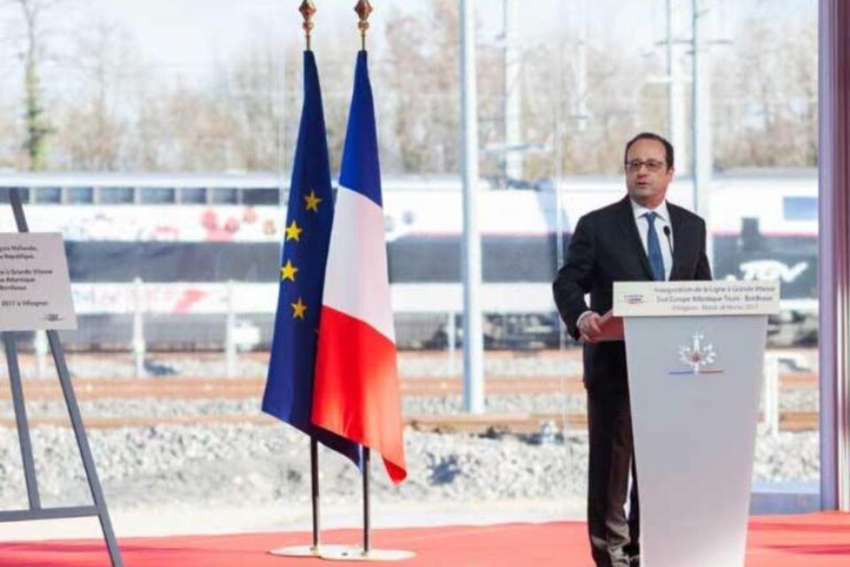 Hollande siguió con su discurso pese al incidente.  (Fuente: AFP)