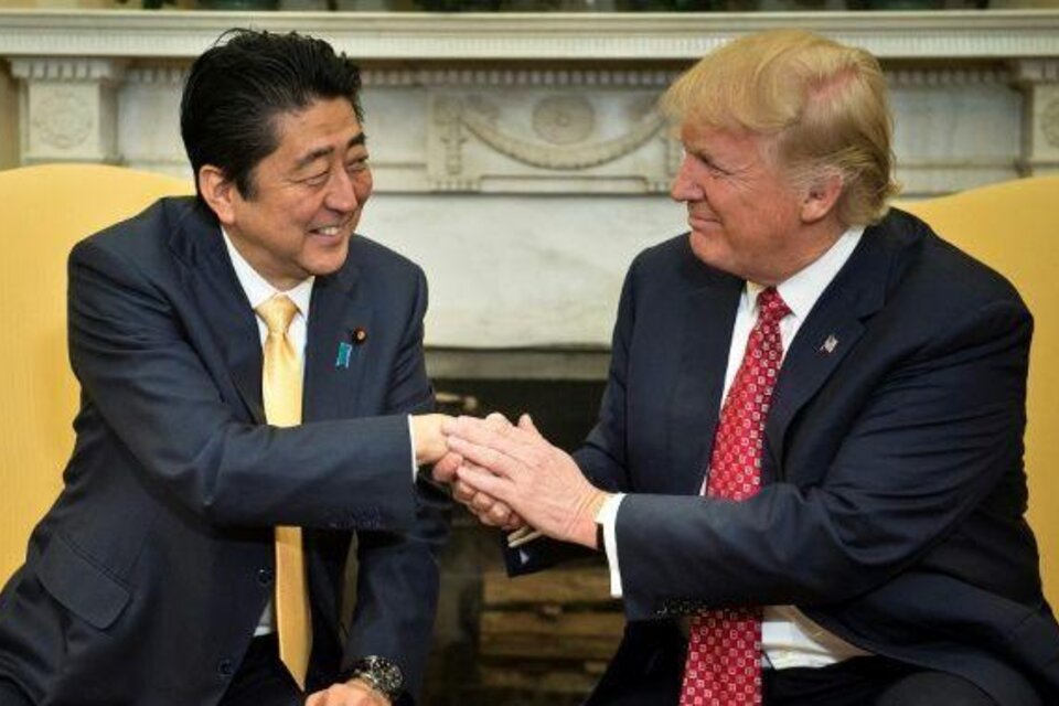 Trump con el premier Abe en la Casa Blanca.  (Fuente: AFP)