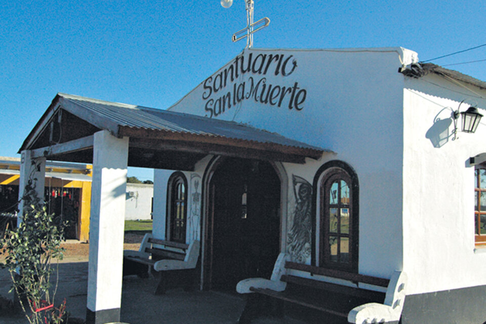 Con reminiscencias de capilla cristiana, el santuario de Solari es puro sincretismo.