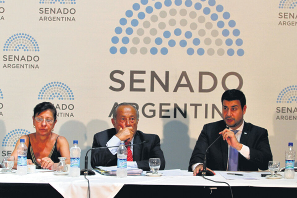 Los diptuados Conti y Cleri y, en el medio, el senador Rodríguez Saá. (Fuente: DyN)