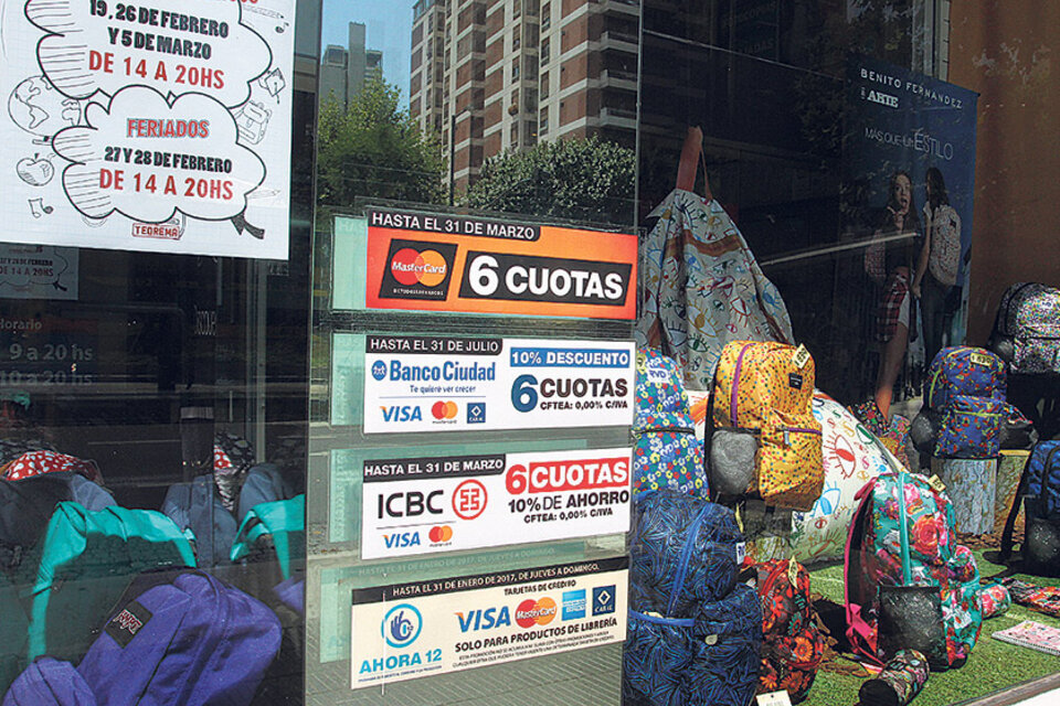 Las promociones de descuentos de las tarjetas bancarias. Un costo que deben pagar los comercios. (Fuente: Bernardino Avila)