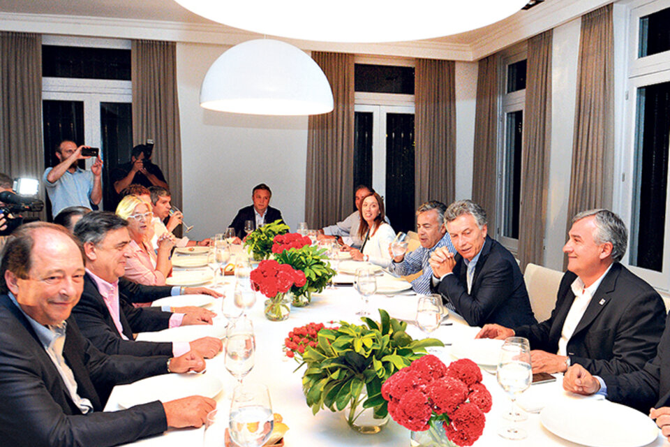 Macri encabezó la cena en la residencia presidencial de Olivos junto a la plana mayor de la UCR y el PRO.