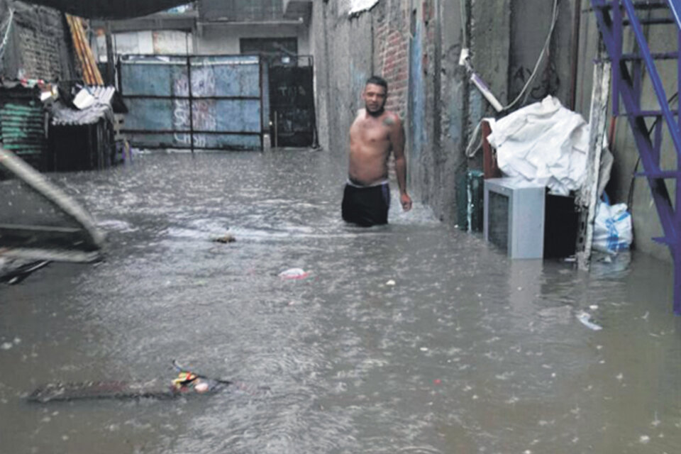 El agua inundó la villa 20 de Lugano, entre otros barrios humildes.