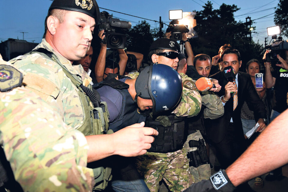 En medio de un fuerte operativo, Diego Loscalzo fue trasladado ayer de Córdoba a Buenos Aires. (Fuente: Télam)