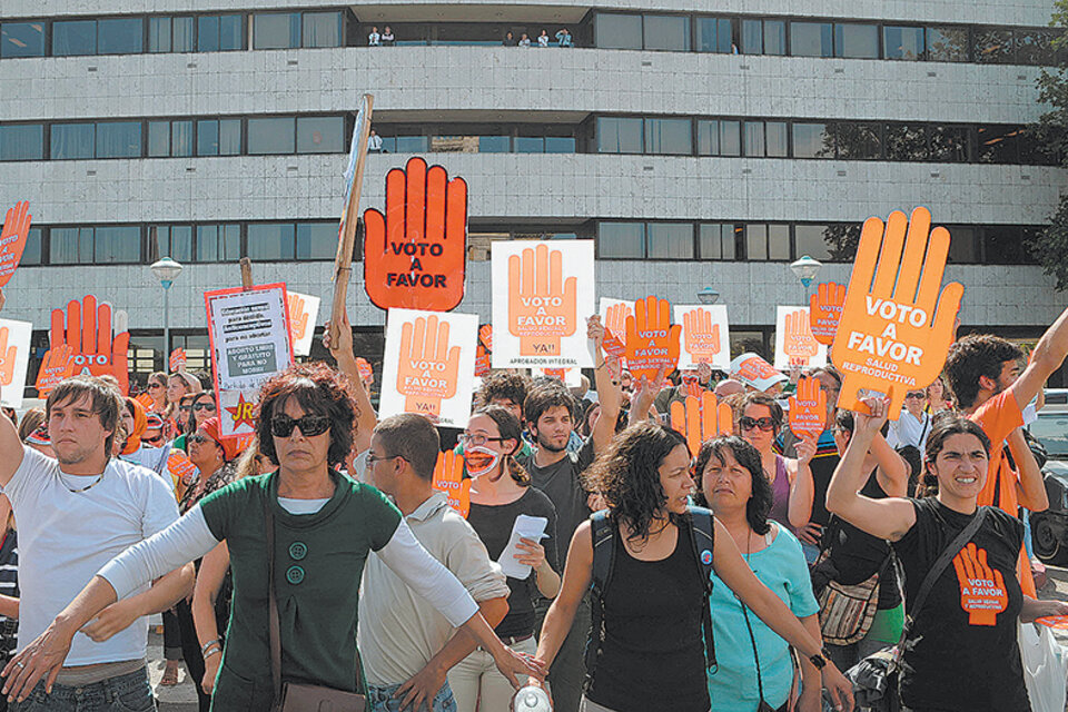 Tras un intenso debate político y social, el aborto fue despenalizado en Uruguay en el año 2012. (Fuente: AFP)