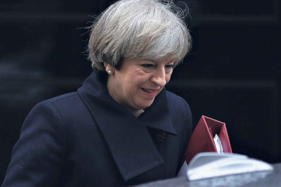 May ofrece a los europeos lo que quería Cameron hace un año y ella boicoteó. (Fuente: AFP)