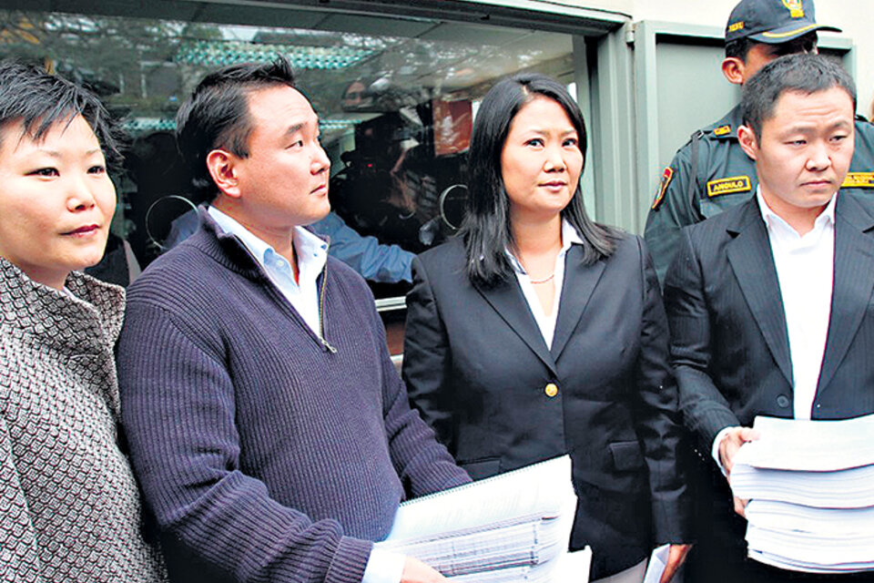 Keiko, hija y heredera política del encarcelado ex dictador Alberto Fujimori, investigada por lavado. 