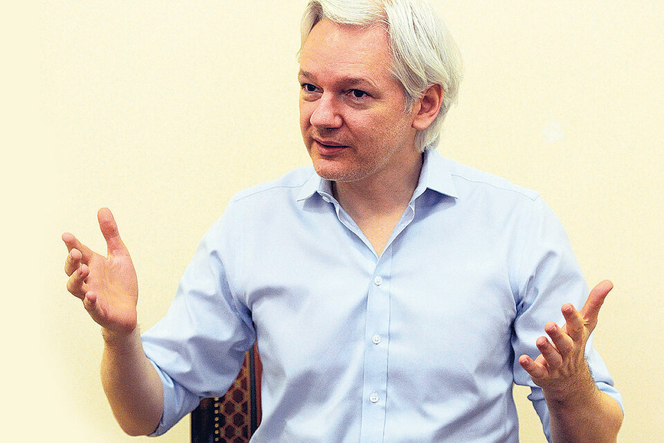 “WikiLeaks siempre va a ser el chico malo. El día que dejemos de ser los chicos malos será porque no estamos haciendo nuestro trabajo.” 