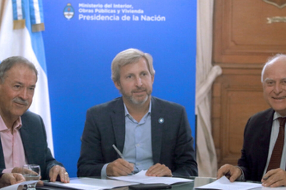 El ministro Frigerio recibió a los gobernadores de Santa Fe y Córdoba en la Casa Rosada.
