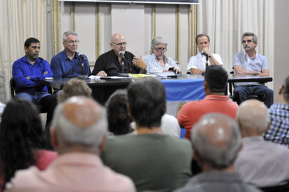 Rodríguez, Bereciartúa, Galiotti, Livolti, Rossi y Giustiniani fueron los panelistas. (Fuente: Andres Macera)