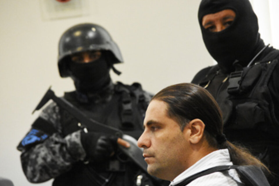 Ochoa llegó a tribunales esposado, custodiado y con chaleco antibalas.