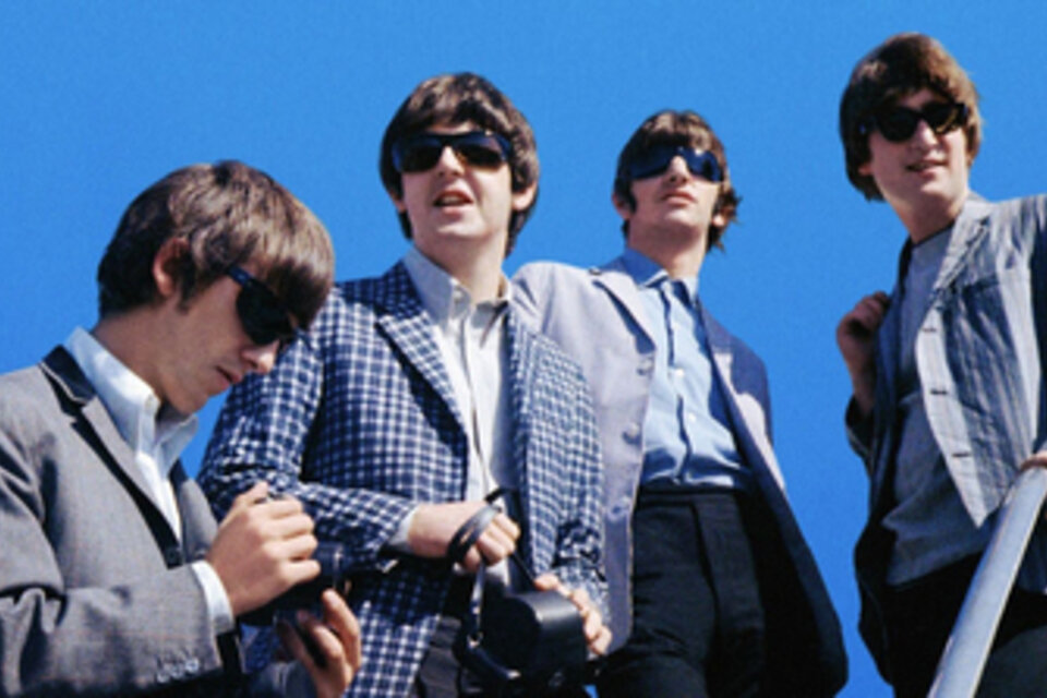 George Harrison, Paul McCartney, Ringo Starr y John Lennon durante una de sus giras.  