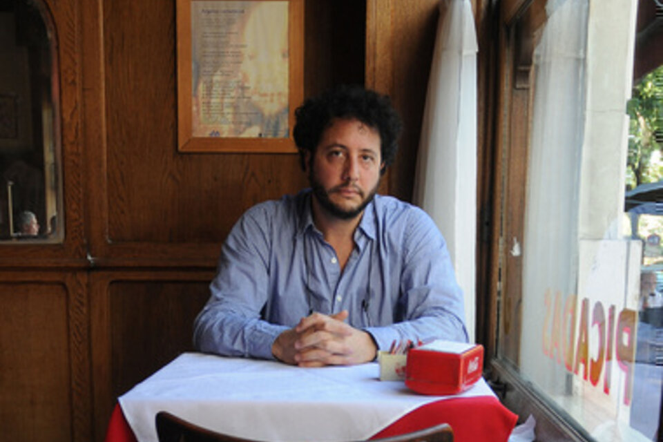 El director Alejandro Chomski, quien logró registrar el proceso creativo de Charly García.