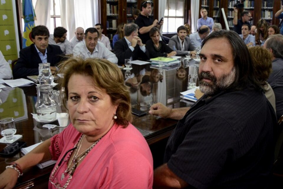 Mirta Petroncini y Roberto Baradel en la reunión de esta tarde en La Plata.  (Fuente: Télam)