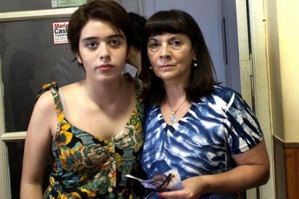 Micaela Verón junto a su abuela Susana Trimarco. (Fuente: Télam)