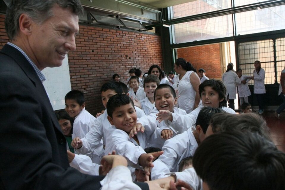 Macri junto a alumnos de una escuela primaria.  (Fuente: Flickr)