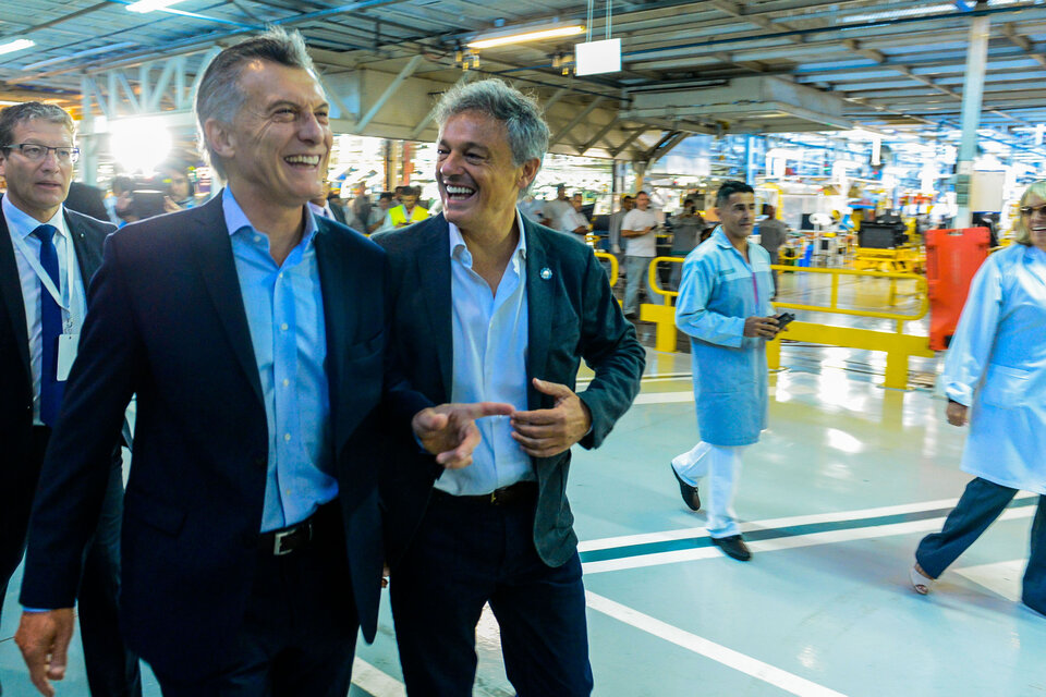 Macri no dejó de sonreir pese al mal momento que vivió con los trabajadores. (Fuente: DyN)