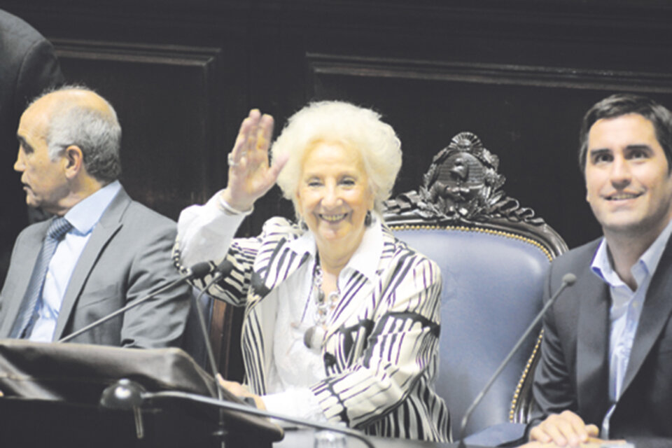 Estela de Carlotto inauguró la Semana de la Memoria en la Cámara de Diputados de la provincia de Buenos Aires.