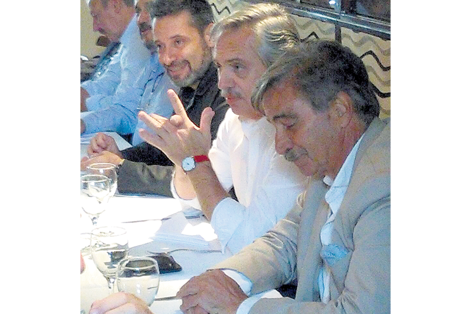 Lavagna en respuesta al almuerzo de Alberto Fernández con referentes del distrito.