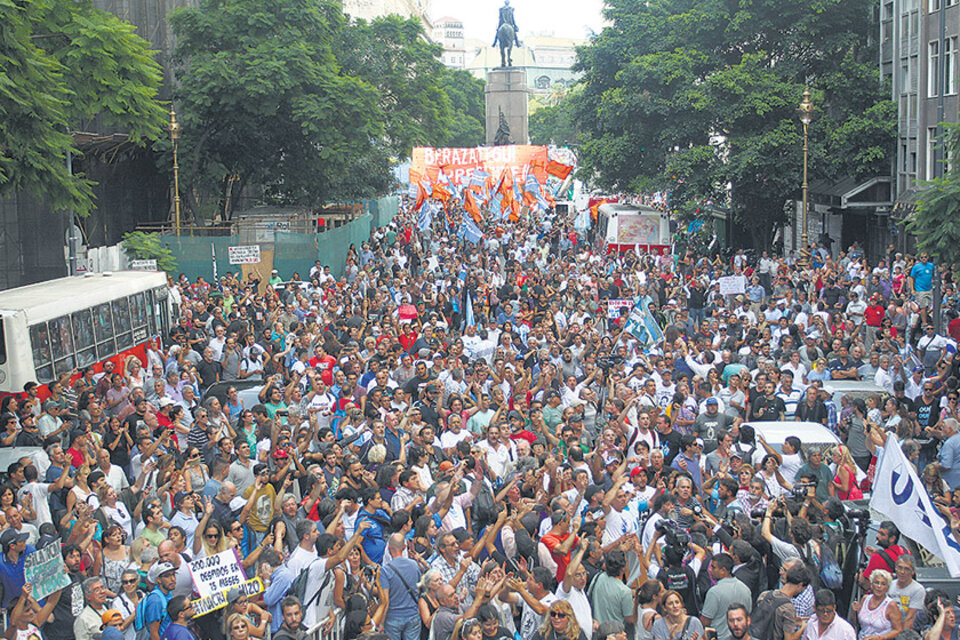 Las movilizaciones de protesta contra el Gobierno, una postal que se volvió frecuente. (Fuente: Leandro Teysseire)